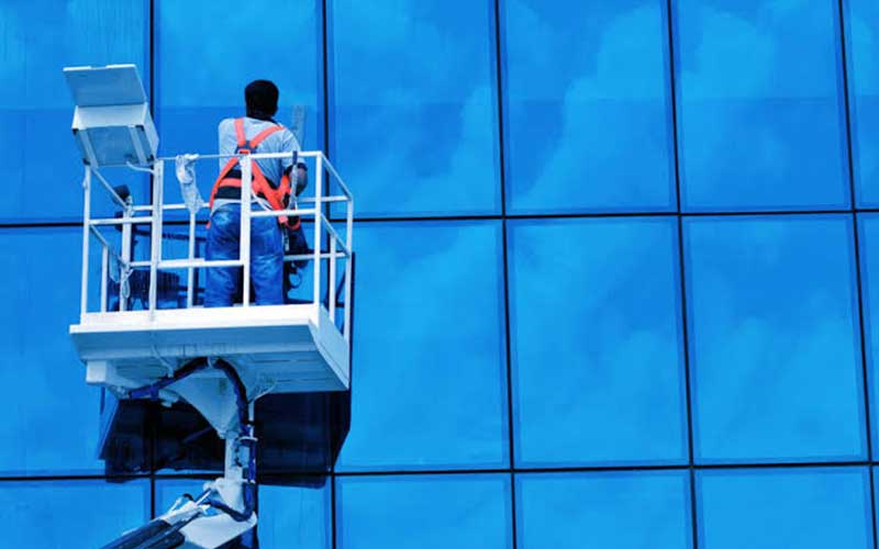 تنظيف الواجهات الزجاجية للمباني والمحلات التجارية في الدار البيضاء